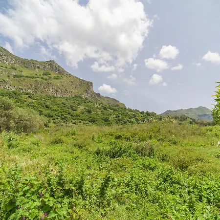 Дом отдыха 2 Bedroom Beautiful In San Giuseppe Jato